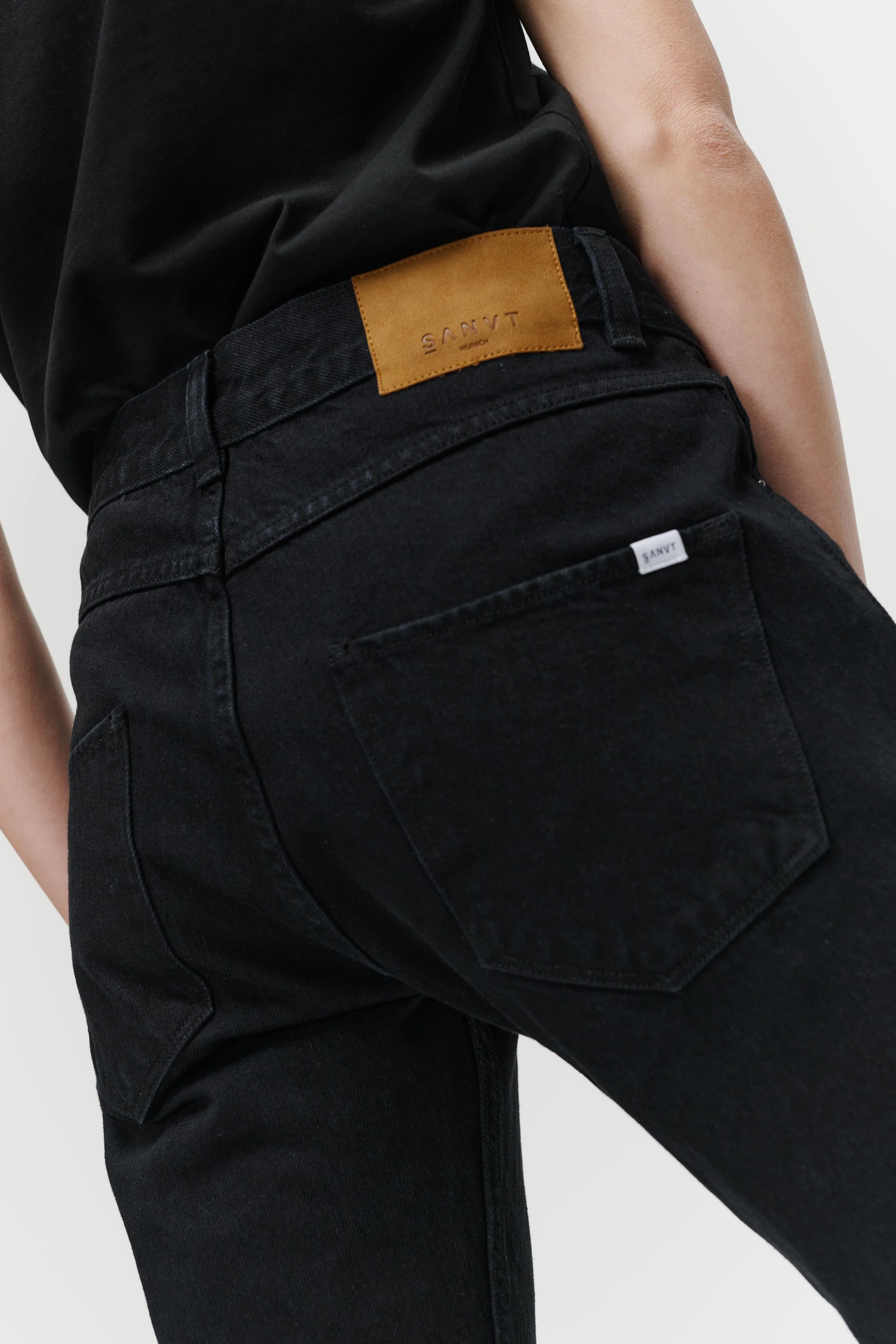 The Unisex Jeans - Black - Image 4